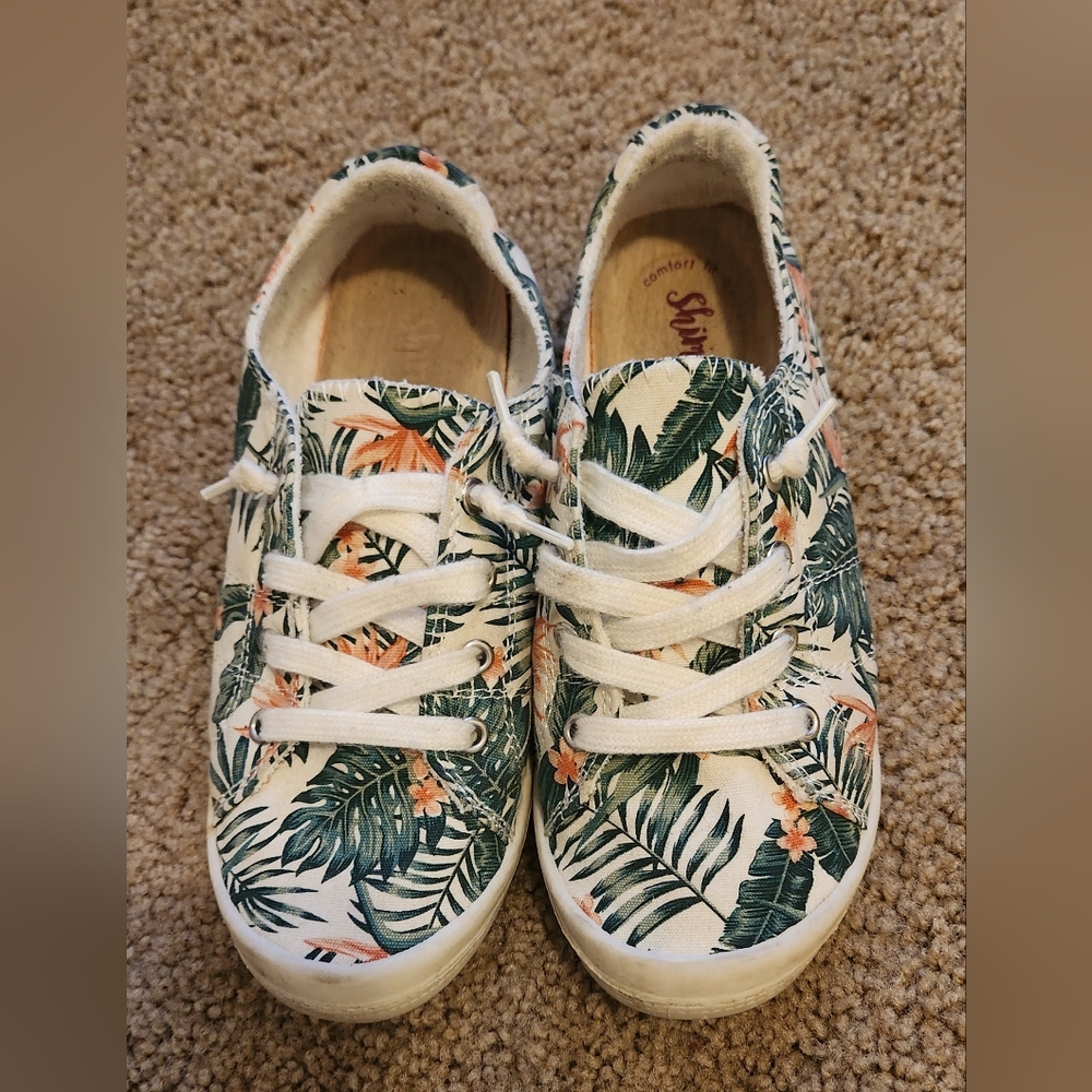 Shoes size 8